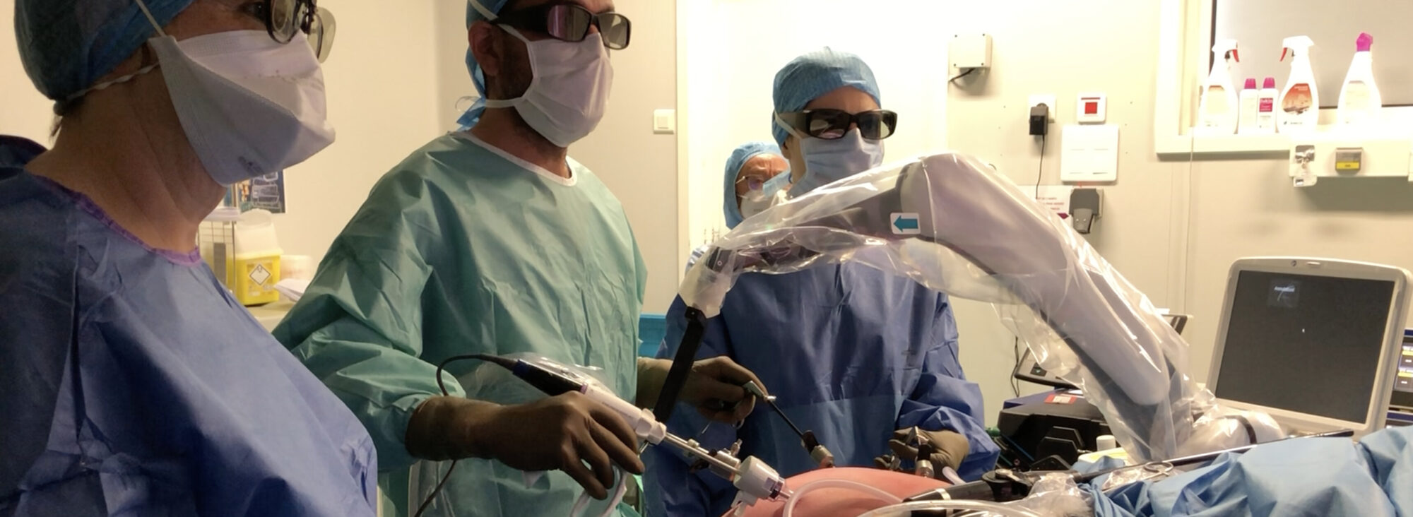 Cousin participe au Grecco (chirurgie coelioscopique)